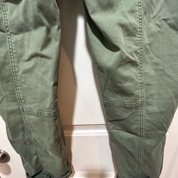 White House Black Market women’s size 8 Olive Cargo Pant. Mid rise straight crop - Picture 6 of 10